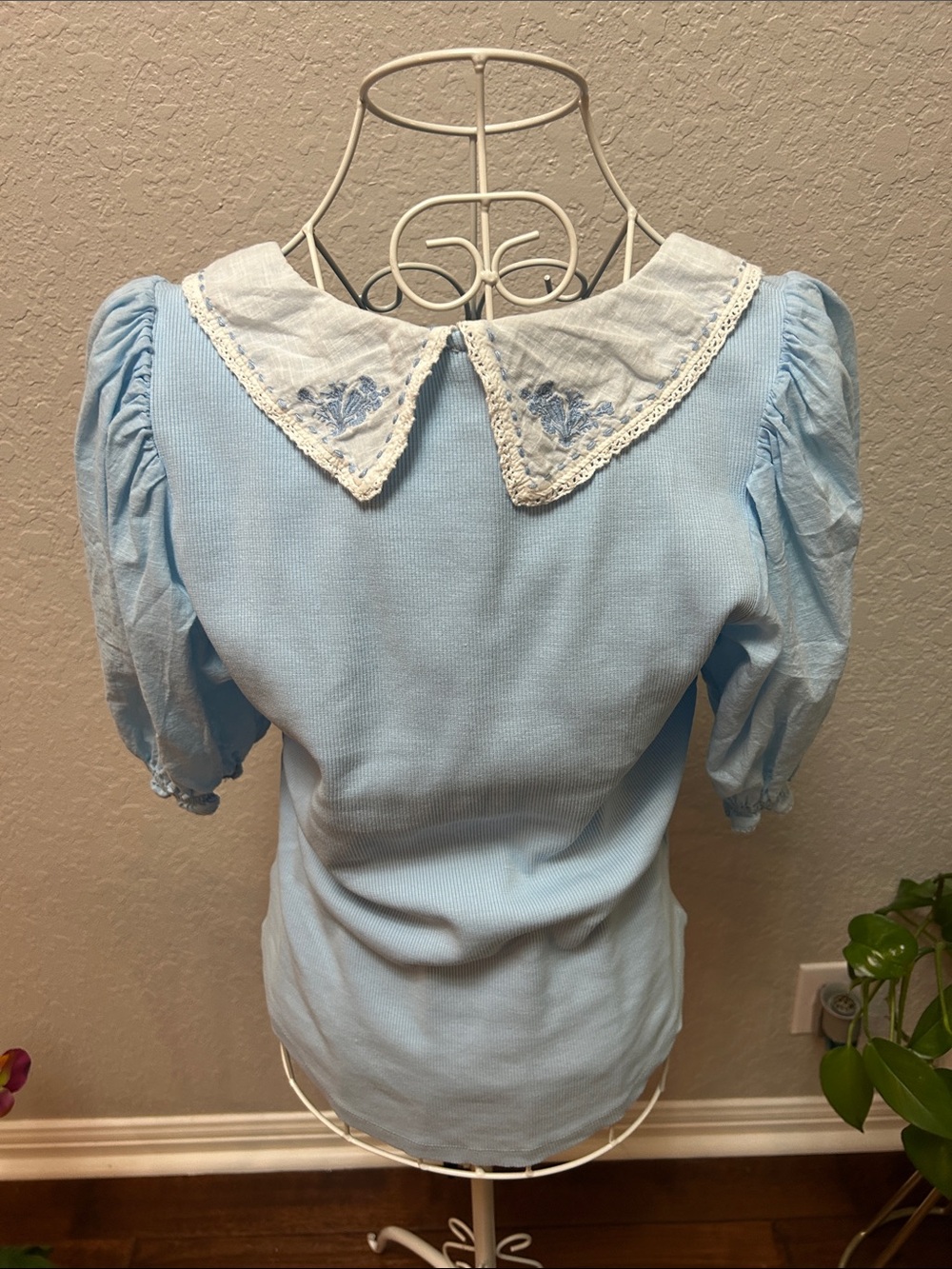 Light Blue Puff Sleeve Top with Embroidered White Collar by Antropolgie
M - Picture 2 of 2